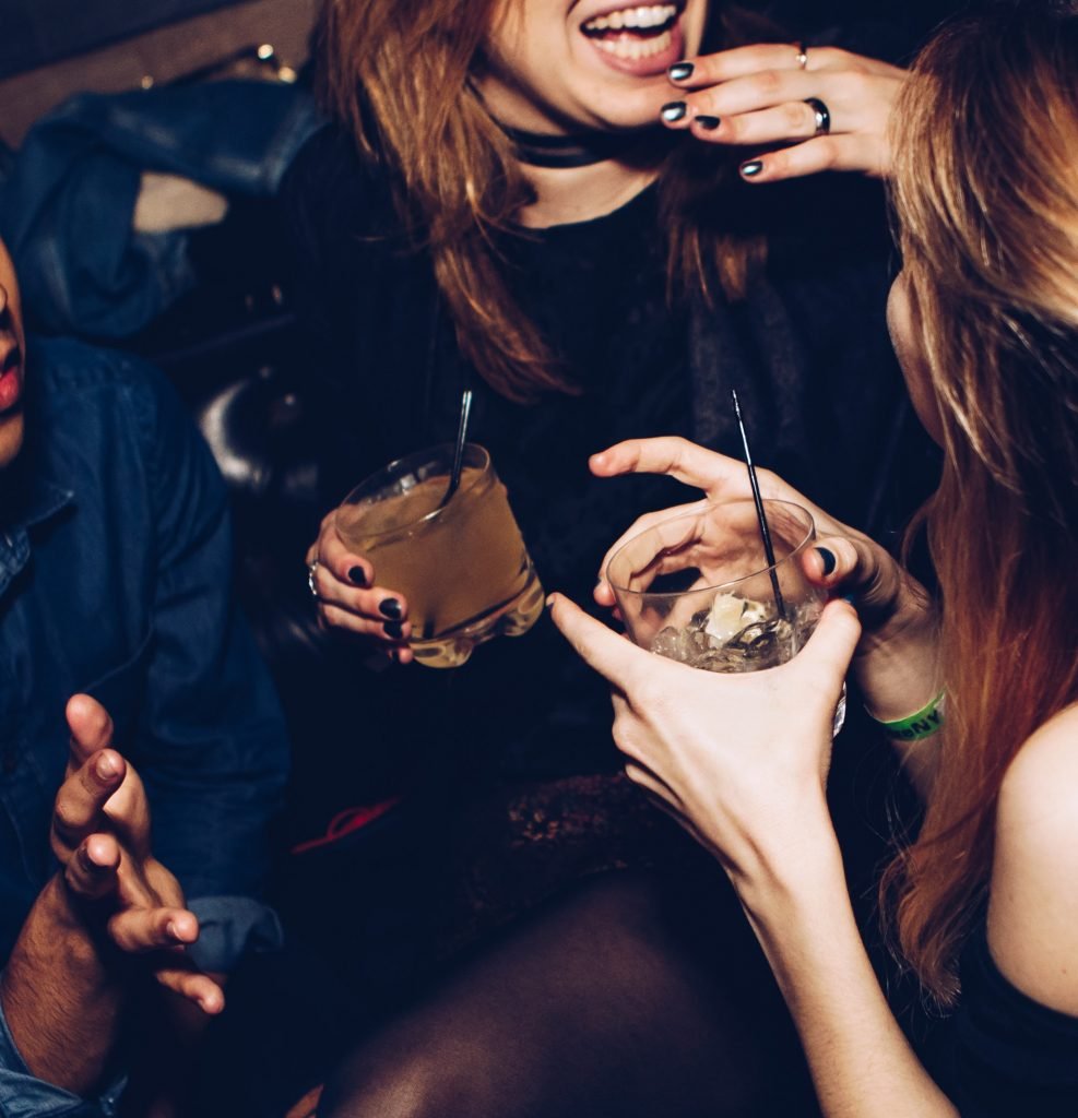 michael-discenza-MxfcoxycH_Y-unsplash (1) bar na imprezę integracyjną